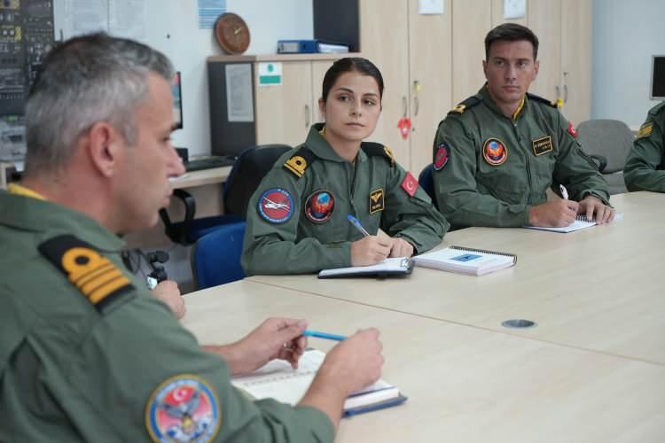 <p>B&ouml;ylece T&uuml;rk Deniz Kuvvetleri'nin ilk kadın deniz karakol u&ccedil;ağı pilotu olarak mezun oldu.</p>
