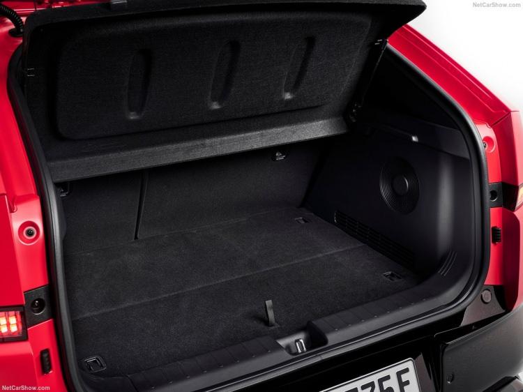 <p>&nbsp;İzmit&rsquo;te &uuml;retilen model, markanın elektrikli &uuml;r&uuml;n ailesine kompakt bir hatchback olarak katılıyor.<br />
<br />
İŞTE &Ouml;ZELLİKLERİ VE FİYATI</p>
