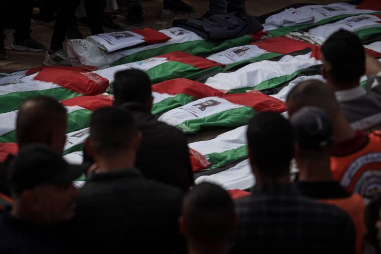 <p>Gazze Şeridi Sivil Savunma Teşkilatı S&ouml;zc&uuml;s&uuml; Mahmud Basal, İsrail saldırılarında teşkilatın 16 merkezinden 14'&uuml;n&uuml;n yıkıldığını ve enkaz altındaki yaklaşık 8 bin kişinin cenazesini &ccedil;ıkarmanın mevcut şartlarda 8 yıl s&uuml;receğini s&ouml;yledi.</p>

<p>&nbsp;</p>

