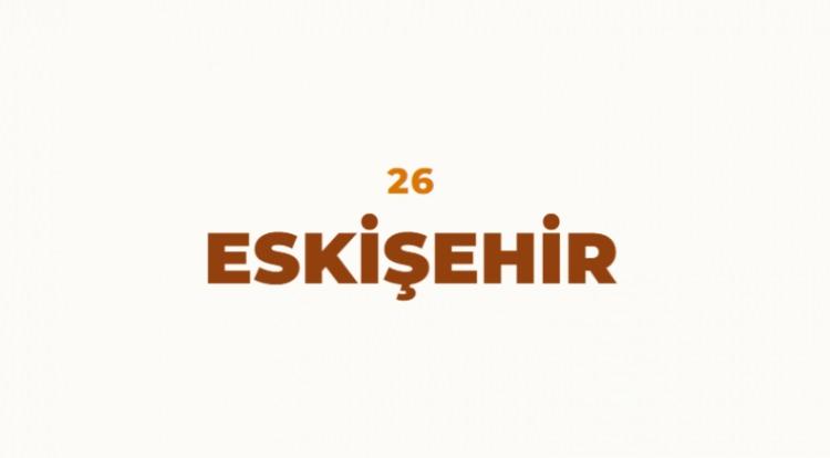 <p>Şehrin antik adı Doylaion'dur. 1080 yılında b&ouml;lge T&uuml;rk egemenliğine girmiş daha sonrasında ise Bizans İmparatorluğu tarafından geri alınmıştır. Sonrasında b&ouml;lge T&uuml;rk h&uuml;k&uuml;mdarı Kılı&ccedil;arslan tarafından Bizanslılar'dan geri alınınca şehre "bizim eski şehrimiz" anlamına gelen Eskişehir adını vermiştir.</p>
