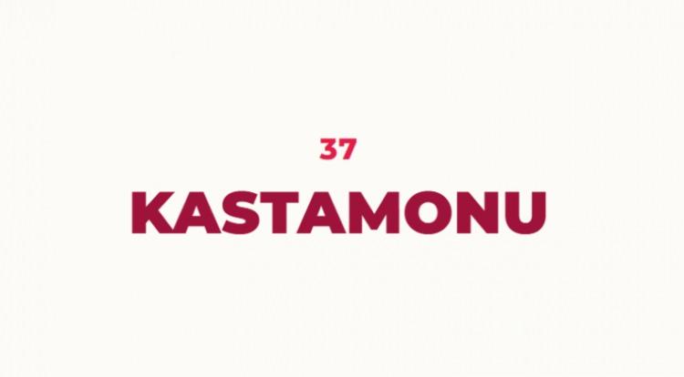 <p>Şehrin eski adı Tumana olarak bilinmektedir. Buraya daha sonra Gas-Gas isimli bir kavim yerleşmiştir. B&ouml;lgeye gelen kavim Gas ile Tuman kelimelerini birleştirerek Gastuman demiştir. Zaman i&ccedil;erisinde s&ouml;yleme kolaylığı ile Kastamonu kelimesine evrilmiştir.</p>
