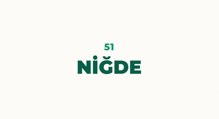 <p>Hititler zamanında Nakita ismi ile anılan şehir İslam m&uuml;elliflerinin eserlerinde Nekida ve Nekide isimleri ile ge&ccedil;mektedir. Zaman i&ccedil;erisinde Nikede şeklinde telaffuz edilmeye başlanmış, Sel&ccedil;uklular d&ouml;neminde Niğde ismine evrilmiştir.</p>
