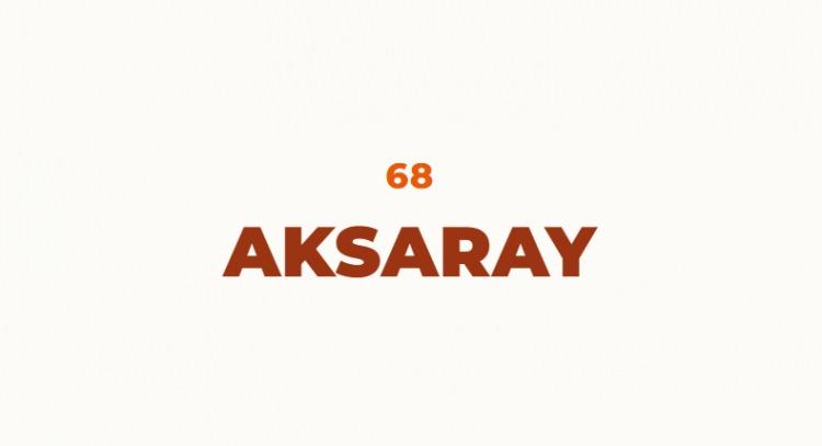 <p>Sel&ccedil;uklu Sultanı İzzettin Kılı&ccedil;arslan şehirde pek &ccedil;ok cami, medrese, k&uuml;mbetler ve b&uuml;y&uuml;k ve beyaz bir saray yaptırmıştır. Şehir de Aksaray ismini b&ouml;lgede yaptırılan bu beyaz saraydan almaktadır.</p>
