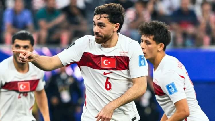 <p><strong>Beşiktaş&rsquo;ın kaptanı ve A Milli Takım&rsquo;ın yıldız isimlerinden Orkun K&ouml;k&ccedil;&uuml;, bu kez futbol performansıyla değil, kullandığı saatle g&uuml;ndeme geldi.</strong></p>
