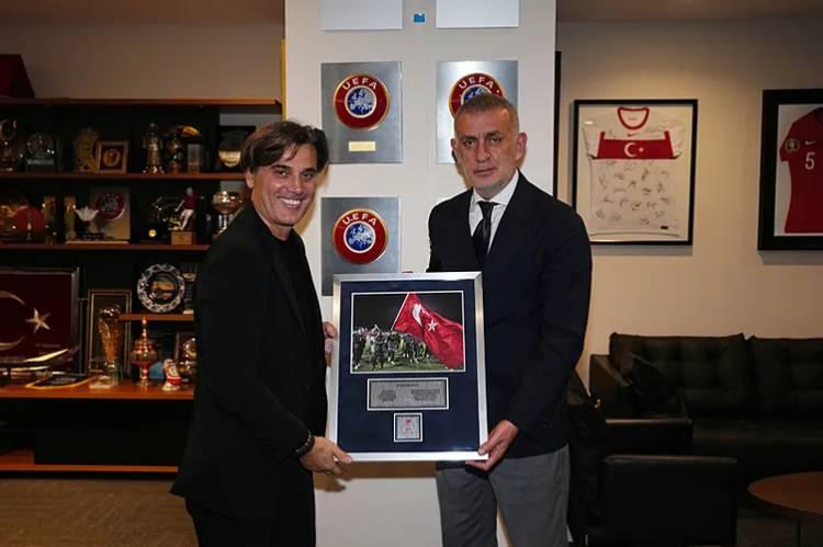 <p>A Milli Futbol Takımı'nda 3 yılın ardından teknik direkt&ouml;r İtalyan teknik direkt&ouml;r Vincenzo Montella ile yollar ayrılmıştı.</p>
