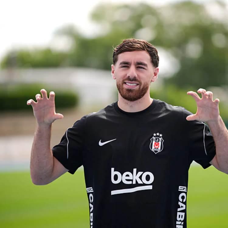 <p><strong>Y&uuml;ksek kazancıyla dikkat &ccedil;eken başarılı futbolcunun tercih ettiği saatin m&uuml;tevazi fiyatı dikkat &ccedil;ekti.</strong></p>

