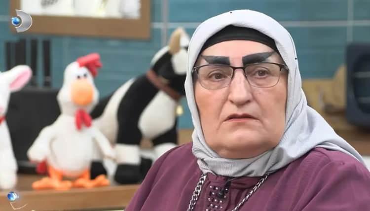 <p>Kanal D'nin hafta i&ccedil;i her g&uuml;n yayınlanan yarışması Gelinim Mutfakta'da bu defa yarışmacılar arasındaki rekabetle değil, yaşanan &uuml;z&uuml;c&uuml; olayla g&uuml;ndeme geldi.&nbsp;</p>

<p>&nbsp;</p>
