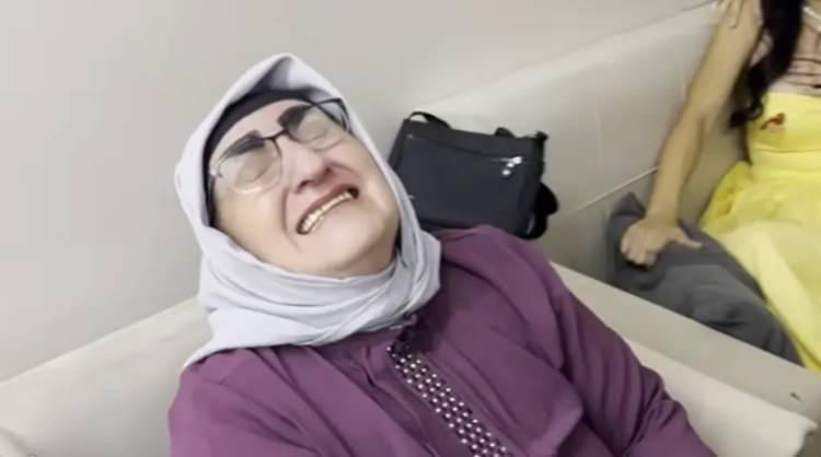 <p>St&uuml;dyoda yaşanan gerginlik ve korku sırasında yapım ekibi kayda devam etti. Gelinim Mutfakta 1930. b&ouml;l&uuml;m fragmanı da bu anları ekrana taşıdı.</p>

<p>&nbsp;</p>
