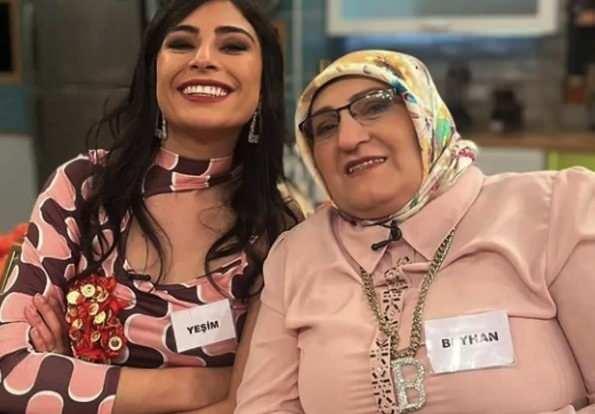<p>SOSYAL MEDYADA TEPKİ YAĞDI</p>

<p>Gelinim Mutfakta programının fragmanının yayımlanmasının ardından g&ouml;r&uuml;nt&uuml;ler tepki &ccedil;ekti.&nbsp;</p>
