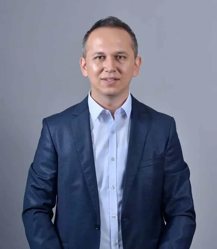 <p><span style="color:#B22222"><strong>&Ouml;NDER KURNAZ</strong></span></p>
