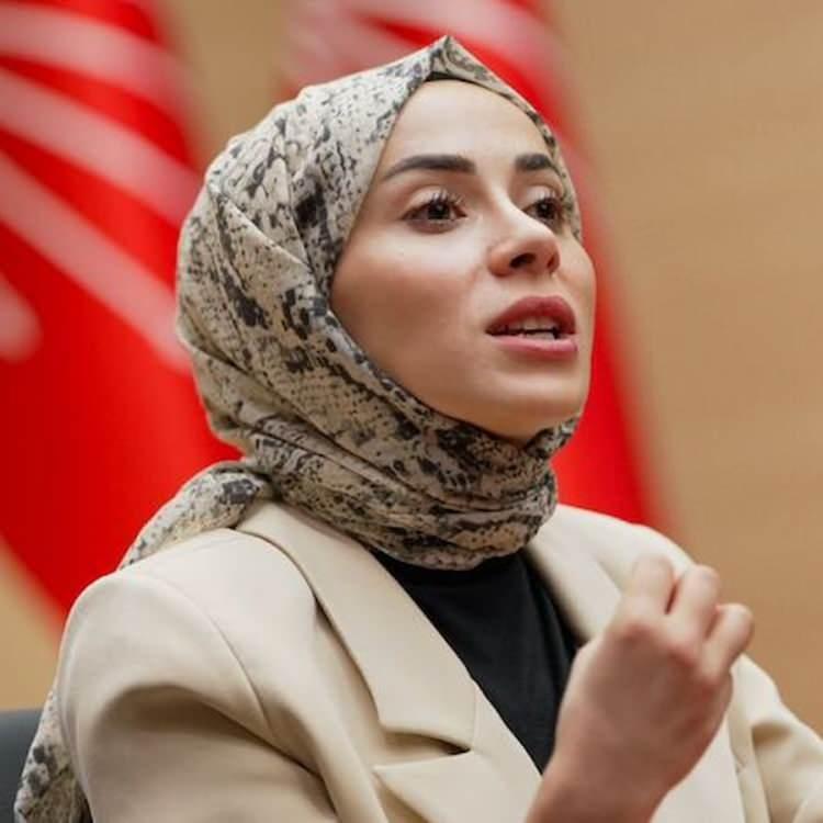 <p><span style="color:#B22222"><strong>SEVGİ KILI&Ccedil;</strong></span></p>
