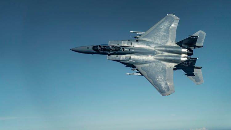 <p><strong>4.5 NESİL:</strong></p>

<p><strong>​</strong></p>

<p><strong>Boeing F-15EX Ea</strong><strong>gle II</strong></p>

<p>F-15 Eagle, d&ouml;rd&uuml;nc&uuml; nesil bir savaş u&ccedil;ağı olarak ilk u&ccedil;uşunu 1976'da ger&ccedil;ekleştirdi ve d&uuml;nya &ccedil;apında hizmet vermeye devam ediyor. Orijinal F-15, Soğuk Savaş boyunca ABD'nin başlıca savaş u&ccedil;ağı olarak g&ouml;rev yaptı ve 104 d&uuml;şman u&ccedil;ağını d&uuml;ş&uuml;rerek ve hi&ccedil; kayıp vermeden olağan&uuml;st&uuml; bir hava-hava muharebe oranı elde etti. Modernleştirilmiş 4.5. nesil F-15EX Eagle II, g&uuml;n&uuml;m&uuml;zde hizmet veren en iyi savaş u&ccedil;aklarından biridir.</p>
