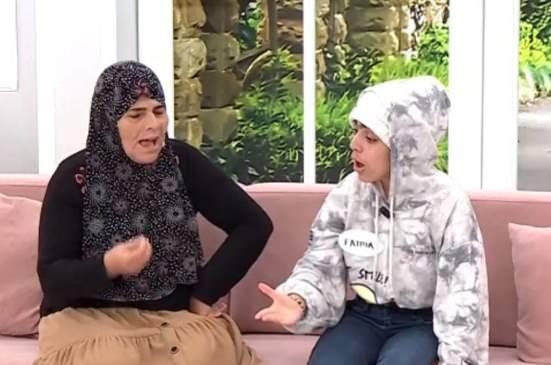 <p>Esra Erol'un programına katılan Melahat Oru&ccedil;, kızı Fatma'nın Ahmet isimli bir kişiyle birlikte yaşadığını belirterek eve d&ouml;nmesi i&ccedil;in yardım istemişti.</p>
