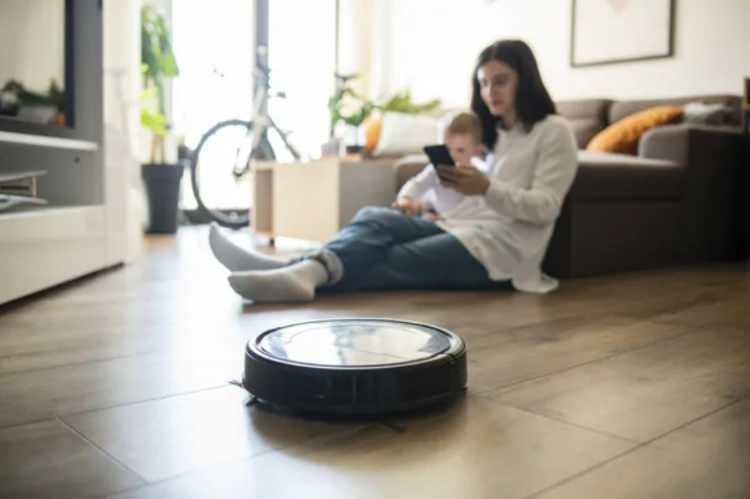 <p><span style="color:#B22222"><strong>1.2 MİLYAR KAMERA K&Uuml;RESEL HEDEF TAHTASINDA</strong></span></p>

<p><br />
WSJ'nin haberine g&ouml;re d&uuml;nya genelinde internete bağlı olarak &ccedil;alışan 1.2 milyar g&ouml;r&uuml;nt&uuml;l&uuml; kamera bulunuyor. Korsanlar ya da devletlerin istihbarat servisleri bu kameralara dışarıdan erişim sağlayabiliyor.</p>

<p>&nbsp;</p>
