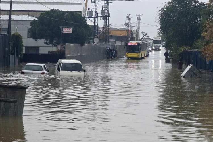 <p><strong>Bu nedenle suya maruz kalan ara&ccedil;ların, &ccedil;alışıyor olsalar bile uzmanlar tarafından mutlaka kontrol edilmesi gerekir.</strong></p>
