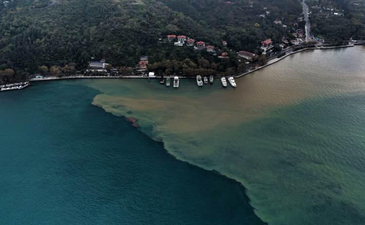 <p>Salı sabah saatleri itibarıyla başlayan yağışlar neticesinde Boğaz &ccedil;evresi ile Avrupa yakasının kuzey ve orta kesimlerinde yer alan il&ccedil;elerde (Beykoz, Sarıyer, Ey&uuml;psultan, Arnavutk&ouml;y, Başakşehir, Sultangazi, B&uuml;y&uuml;k&ccedil;ekmece) metrekareye 50 ila 95 kilogram yağış kaydedildi.</p>
