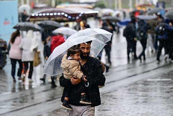 <p>İstanbul'da sağanak, Taksim ve &ccedil;evresinde etkili oldu.</p>

<p>&nbsp;</p>
