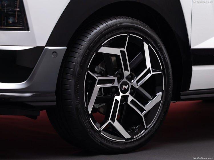 <p>Fransa'nın başkenti Paris'teki Paris Expo Porte de Versailles'ta bu yıl 91. kez d&uuml;zenlenen Paris Otomobil Fuarı'nın basın g&uuml;n&uuml;nde, Hyundai'nin yeni modelleri hakkında katılımcılara bilgi verildi.</p>
