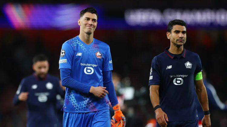 <p>&Ouml;te yandan Fransız basınında Ancelotti'nin 'oynayabilir' a&ccedil;ıklamasına rağmen Berke'nin k&uuml;&ccedil;&uuml;k bir olasılık da olsa Galatasaray m&uuml;cadelesinde forma giymeme ihtimalinin bulunduğunu belirtildi.</p>
