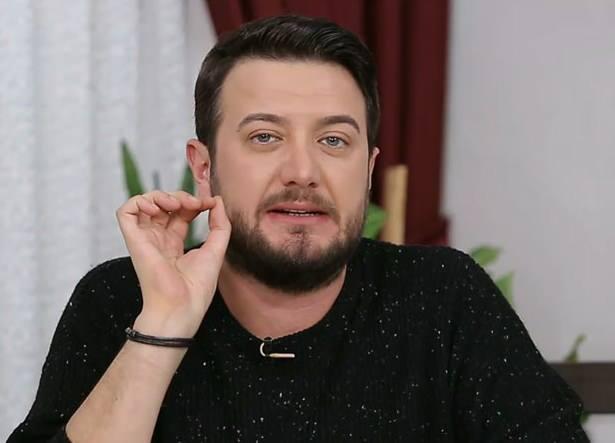 <p>&Uuml;nl&uuml; oyuncunun a&ccedil;ıklamaları, ailesiyle ilgili yaşadığı duygusal s&uuml;reci de ortaya koydu.</p>
