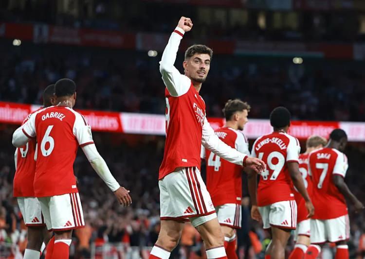 <p>3- Arsenal | 1.38 milyar Euro</p>
