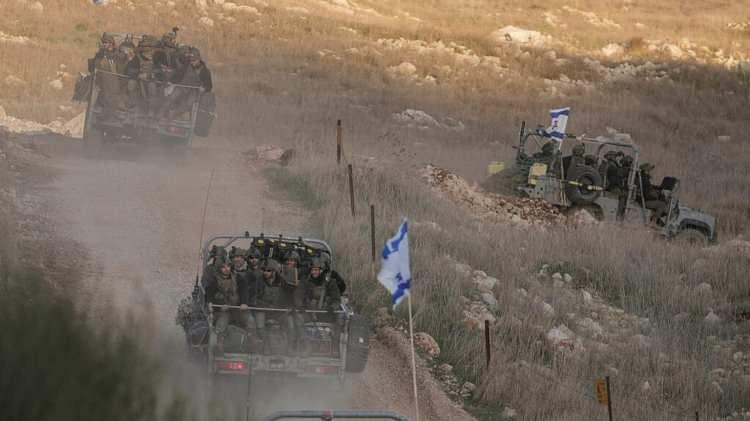 <p><strong>GOLAN KONUSUNDA BASKI ARTABİLİR</strong><br />
&nbsp;</p>

<p>İsrail'in adımlarının Suriye'yi istikrarsızlaştıran eylemler olarak algılanmaya başladığına dikkat &ccedil;ekilen analizde, bu durumun Golan Tepeleri meselesini yeniden uluslararası g&uuml;ndeme taşıyabileceği kaydedildi.</p>

<p>&nbsp;</p>

<p>Tel Aviv'e, 1974 tarihli Kuvvetlerin Ayrıştırılması Anlaşması'nda belirlenen hatlara d&ouml;nmesi i&ccedil;in b&ouml;lgesel ve uluslararası baskının artabileceği belirtildi.</p>
