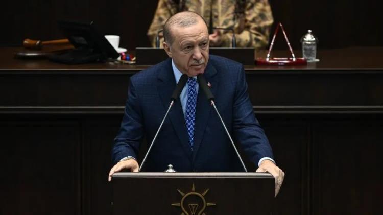 <p>Cumhurbaşkanlığı se&ccedil;imiyle ilgili tercihlerin de sorulduğu ankette, katılımcıların<em><strong> y&uuml;zde 30,4'&uuml; Cumhurbaşkanı olarak Recep Tayyip Erdoğan'</strong></em>ı g&ouml;rmek istediğini ifade etti.</p>

<p>&nbsp;</p>
