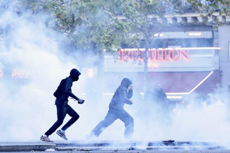<p>Bakan Nunez, konuk olduğu France Inter radyosunda, sarı yeleklilerin 17 Ekim'deki g&ouml;sterilerini kastederek "İstifamı sundum &ccedil;&uuml;nk&uuml; t&uuml;m bu yaşananlardan ben sorumluyum." dedi.</p>

<p>&nbsp;</p>
