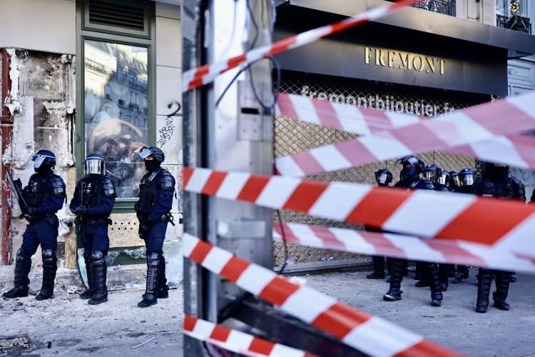 <p>Kamu yararı bilincine sahip olduğunu s&ouml;yleyen Nunez, meydana gelen hasar g&ouml;z &ouml;n&uuml;ne alındığında istifasını sunmasının en doğru şey olduğunu belirtti.</p>

<p>&nbsp;</p>
