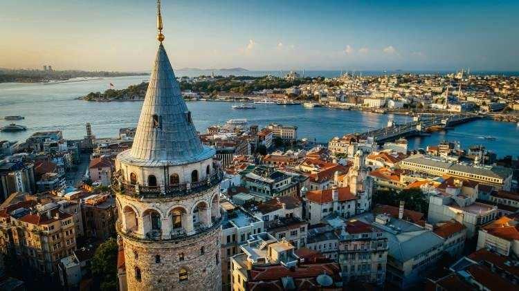 <p><span style="color:#B22222"><strong>ŞEHİRLERİN İLK ADLARI ORTAYA &Ccedil;IKTI!</strong></span></p>

<p>&nbsp;</p>

<p>G&uuml;n&uuml;m&uuml;zde farklı isimlerle bildiğimiz şehirlerin ge&ccedil;mişte hangi adlarla anıldığı merak konusu oldu. Bazı şehirler tarih&icirc; isimlerini b&uuml;y&uuml;k &ouml;l&ccedil;&uuml;de korurken bazıları ise ge&ccedil;irdiği değişimlerle bug&uuml;nk&uuml; adını aldı.</p>
