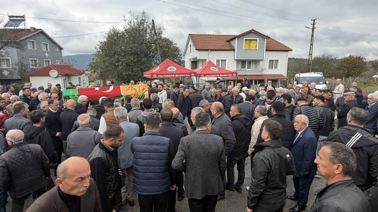 <p>İhbar &uuml;zerine b&ouml;lgeye, itfaiye, AFAD, jandarma ve T&uuml;rkiye Taşk&ouml;m&uuml;r&uuml; Kurumu Tahlisiye ekipleri sevk edildi.</p>
