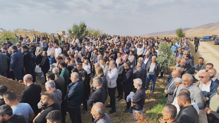 <p>2 anne ve &ccedil;ocukları, yakınlarının g&ouml;zyaşları arasında yan yana toprağa verildi.</p>
