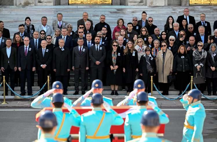 <p>Cenaze t&ouml;renine Kılı&ccedil;daroğlu ile &Ouml;zel damga vurdu.</p>
