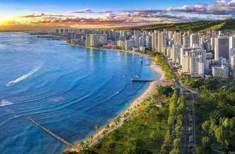 <p><strong><span style="color:#B22222">25)&nbsp; HONOLULU&nbsp;</span> |&nbsp; ABD</strong></p>
