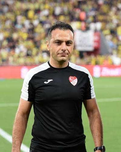 <p>*Cevdet K&ouml;m&uuml;rc&uuml;oğlu</p>
