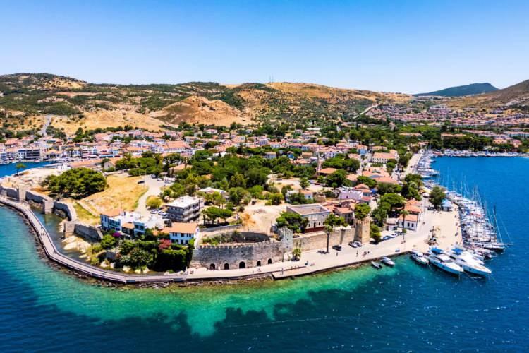 <p><span style="color:#B22222"><strong>FO&Ccedil;A &ndash; İZMİR</strong></span></p>
