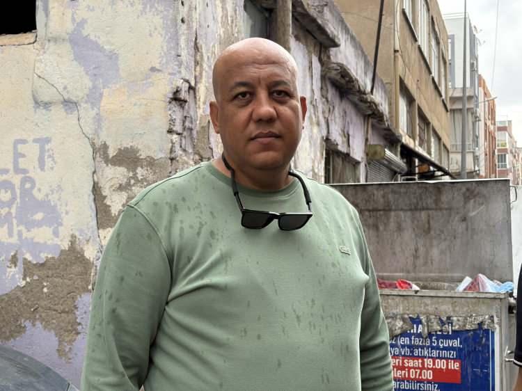<p>Antalya'da zabıta memuru İbrahim Uysal (46), &ccedil;&ouml;plerin arasında, &uuml;zerinde 1915 tarihli damga bulunan askeri bir sedye buldu. 3,5 ay s&uuml;ren araştırmaların ardından tarihi sedye tescillendi ve &Ccedil;anakkale'deki savaş m&uuml;zesine bağışlandı.</p>
