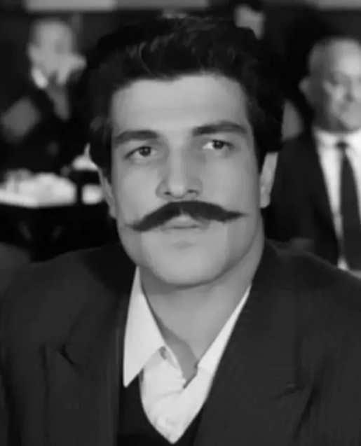 <p>G&uuml;nay, 86 yaşında hayatını kaybeden S&uuml;leyman Saim Tekcan'ın cenaze t&ouml;renine katıldı.</p>
