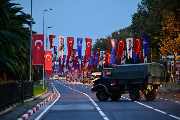 <p>S&uuml;r&uuml;c&uuml;ler, alternatif g&uuml;zergah olarak Turgut &Ouml;zal Millet Caddesi, Fevzipaşa Caddesi, Atat&uuml;rk Bulvarı, D-100 kara yolu ve O-3 Hal Yolu'nu kullanabilecek.</p>
