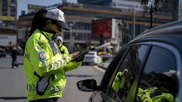 <p>İstanbul Caddesi'nin Kazım Karabekir Caddesi ile İstiklal Caddesi arasında kalan b&ouml;l&uuml;m&uuml;, Cumhuriyet Caddesi, &Ccedil;ankırı Caddesi, Gazi Mustafa Kemal Bulvarı'nın 15 Temmuz Kızılay Milli İrade Meydanı ile Anadolu Meydanı arasında kalan b&ouml;l&uuml;m&uuml;, Mithatpaşa Caddesi'nin Atat&uuml;rk Bulvarı ile Ziya G&ouml;kalp Caddesi arasında kalan b&ouml;l&uuml;m&uuml; ve Ziya G&ouml;kalp Caddesi'nin 15 Temmuz Kızılay Milli İrade Meydanı ile Kolej Meydanı arasında kalan b&ouml;l&uuml;m&uuml; de &ccedil;ift y&ouml;nl&uuml; ara&ccedil; trafiğine kapalı olacak.</p>
