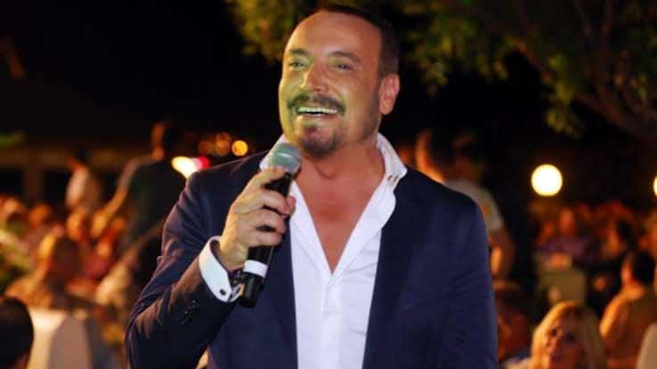 <p><strong>TV8 ekranlarında yayınlanan Gel Konuşalım programına konuk olan Cenk Eren, boğaz manzaralı evinin kapılarını a&ccedil;tı.&nbsp;</strong></p>
