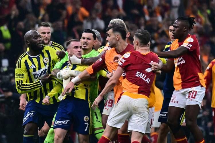 <p>Sarı-kırmızılılar, ilk yarısını 2-0 &ouml;nde tamamladığı derbiden 2-1'lik skorla galip ayrıldı.</p>
