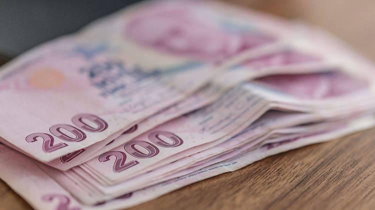 <p>2027 yılı b&uuml;t&ccedil;esinde s&ouml;z konusu kaynak i&ccedil;in y&uuml;zde 33,7'lik artış &ouml;ng&ouml;r&uuml;lmesi, yeni asgari &uuml;cret zammına ilişkin tahminlerde referans olarak değerlendiriliyor.</p>
