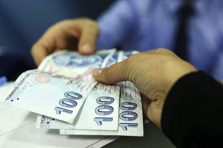 <p>B&uuml;t&ccedil;ede &ouml;ng&ouml;r&uuml;len artış ve enflasyon tahminleri doğrultusunda 2027 yılı asgari &uuml;cretine y&ouml;nelik &uuml;&ccedil; farklı senaryo &ouml;ne &ccedil;ıkıyor.</p>
