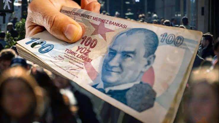 <p>Orta Vadeli Program'da yer alan y&uuml;zde 28,4'l&uuml;k enflasyon tahminine paralel bir artış yapılması durumunda ise br&uuml;t asgari &uuml;cretin yaklaşık 42 bin 410 TL'ye, net asgari &uuml;cretin de 36 bin 49 TL'ye ulaşabileceği hesaplanıyor.</p>
