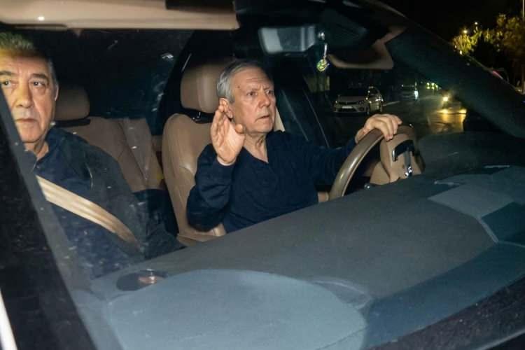 <p><strong>Yıldırım'ın aracı, park halindeki Renault Symbol'e hafif&ccedil;e s&uuml;rtt&uuml;.</strong></p>
