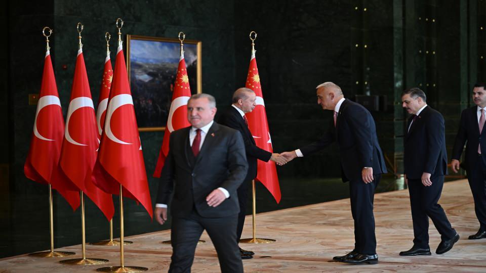 <p>T&ouml;rende K&uuml;lt&uuml;r ve Turizm Bakanı Mehmet Nuri Ersoy ve İ&ccedil;işleri Bakanı Mustafa &Ccedil;ift&ccedil;i de yer aldı.</p>
