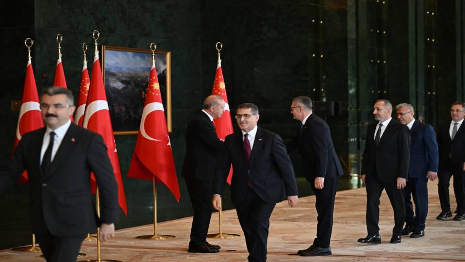 <p>T&ouml;rende K&uuml;lt&uuml;r ve Turizm Bakanı Mehmet Nuri Ersoy ve İ&ccedil;işleri Bakanı Mustafa &Ccedil;ift&ccedil;i de yer aldı.</p>
