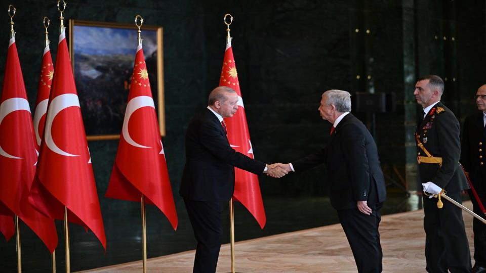 <p>T&ouml;rende Ankara B&uuml;y&uuml;kşehir Belediye Başkanı Mansur Yavaş da yer aldı.</p>
