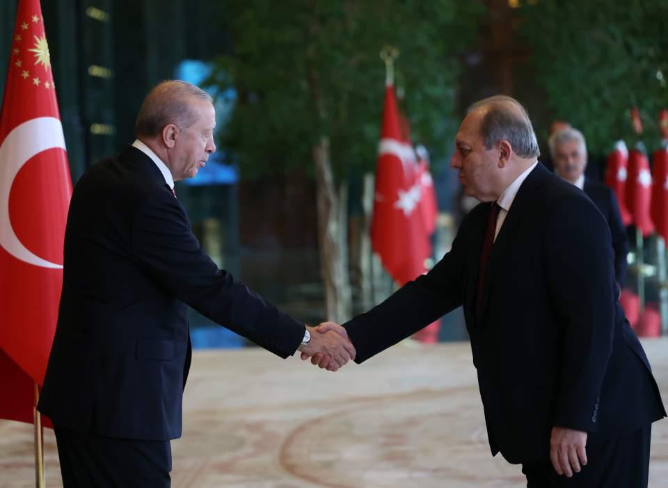 <p>Cumhurbaşkanlığı K&uuml;lliyesi'ndeki t&ouml;rende, Yargıtay Başkanı &Ouml;mer Kerkez de yer aldı.</p>
